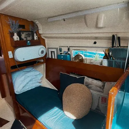 Corvo 1994 Úszó hotel